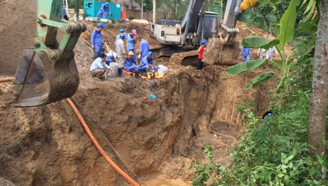 Đường ống nước sông Đà đã 17 lần bị vỡ.