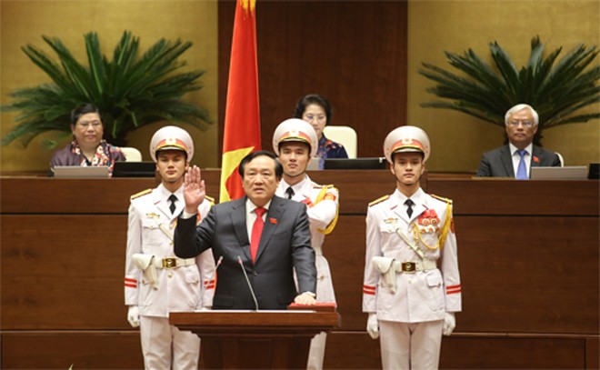 Tân Chánh án Nguyễn Hòa Bình tuyên thệ nhậm chức. Ảnh: Giang Huy.