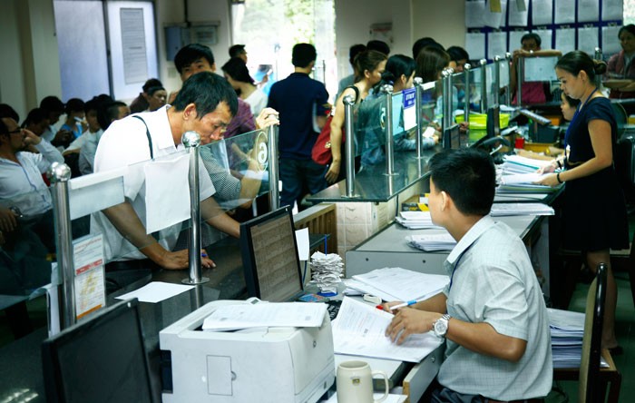 Gánh nặng chi phí không chính thức đang làm “méo mó” môi trường kinh doanh tại Việt Nam và khiến doanh nghiệp không muốn lớn. Ảnh: Lê Tiên