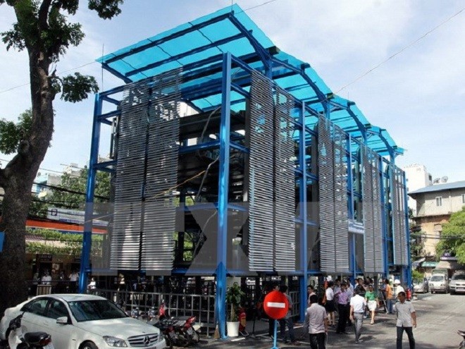 Bãi đỗ xe cao tầng tại số 32 phố Nguyễn Công Trứ, Hà Nội. (Ảnh: Thế Duyệt/TTXVN)