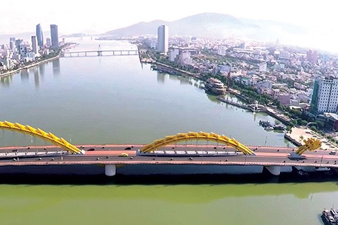 Từ năm 1998 đến 2016, Đà Nẵng đã xây dựng 9 cây cầu nối qua bờ Đông sông Hàn (Ảnh cầu Rồng, Đà Nẵng) - Ảnh: Anh Tuấn
