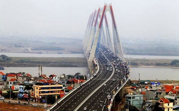 Cầu Nhật Tân - Một trong những dự án sử dụng lượng vốn đầu tư lớn từ ngân sách.