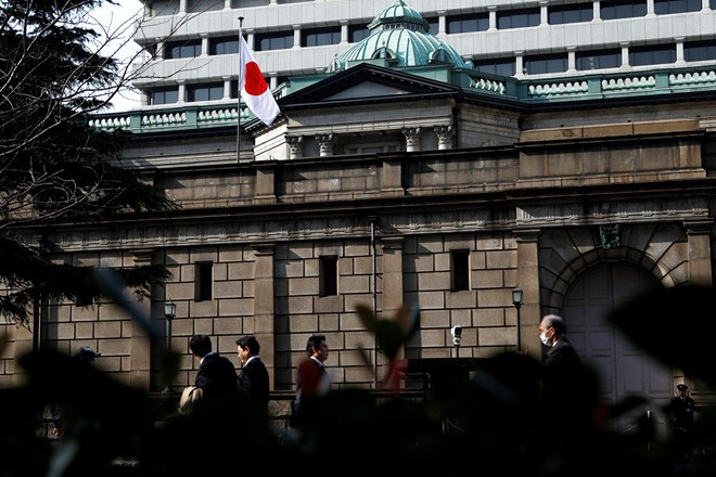 Lãi suất âm khiến ngành ngân hàng Nhật Bản có “màn biểu diễn” tệ nhất trong 4 năm