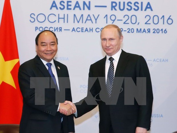 Thủ tướng Nguyễn Xuân Phúc hội kiến Tổng thống Liên bang Nga Vladimir Putin. (Ảnh: Thống Nhất/TTXVN)