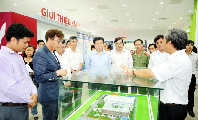 Phó Thủ tướng Vương Đình Huệ thăm Vườn ươm công nghệ Việt Nam - Hàn Quốc. Ảnh: Thành Chung - Bích Thảo
