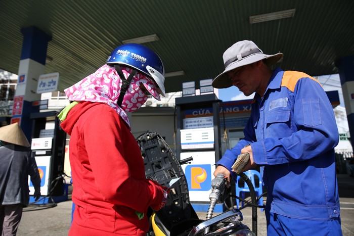 Giá xăng dầu, thực phẩm khiến CPI tháng 5 tăng mạnh. Ảnh: Lê Tiên