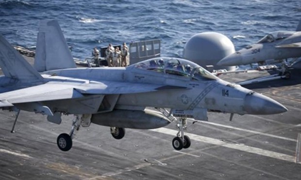 Chiến đấu cơ F/A-18 Super Hornet cất cánh từ tàu sân bay Ronald Reagan, Mỹ. Ảnh: Reuters