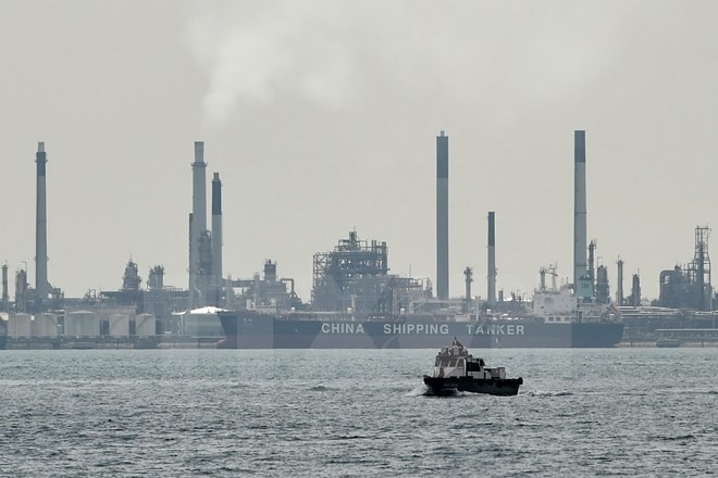 Nhà máy lọc dầu trên đảo Bukom, Singapore. (Nguồn: AFP/TTXVN)