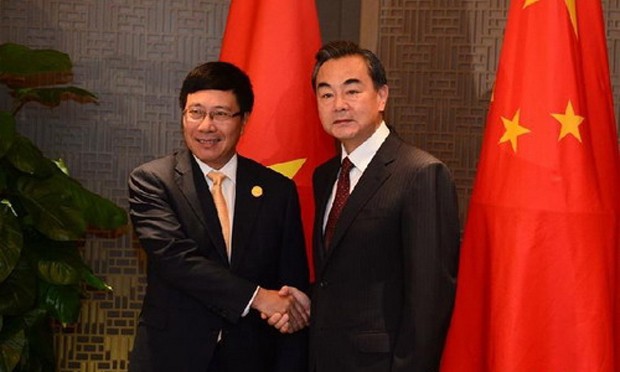 Phó thủ tướng, Bộ trưởng Ngoại giao Phạm Bình Minh (trái) và ông Vương Nghị, Bộ trưởng Ngoại giao Trung Quốc. Ảnh: fmprc.gov.cn.