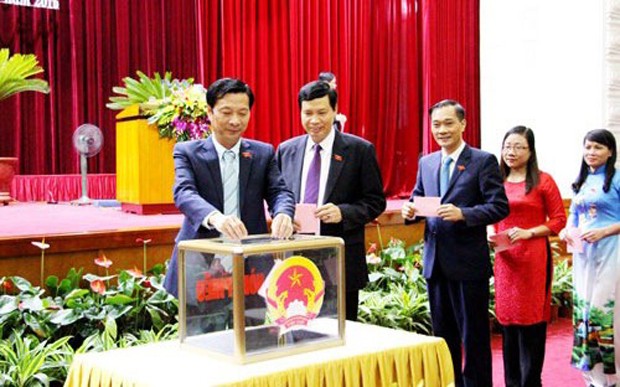Các đại biểu Hội đồng nhân dân tỉnh Quảng Ninh bầu lãnh đạo chủ chốt của tỉnh.