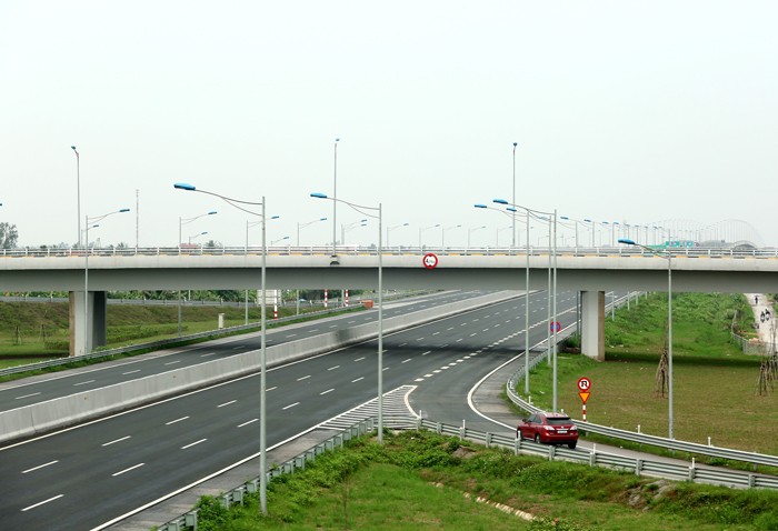 Đầu tư 1 km đường cao tốc của Việt Nam cao gấp 2 lần Ấn Độ, 4 lần Trung Quốc, 6 lần Thái Lan. Ảnh: Đức Thâu