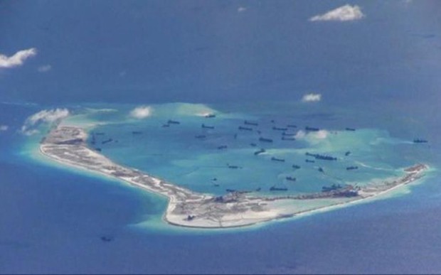 Hình ảnh cho thấy hoạt động bồi lấp, xây dựng trái phép của Trung Quốc ở bãi Vành Khăn thuộc quần đảo Trường Sa của Việt Nam - Ảnh: Hải quân Mỹ/Reuters.