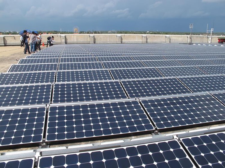 Sự phá sản của các dự án pin năng lượng mặt trời khiến dư luận không khỏi phấp phỏng với quyết định đầu tư 1 tỷ USD sản xuất pin mặt trời của JA Solar. Ảnh: L.T