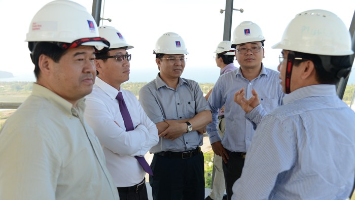 Đoàn công tác của PVN do Tổng giám đốc Nguyễn Vũ Trường Sơn dẫn đầu kiểm tra thực tế trên Đồi Cây sấu