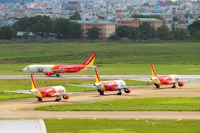 Đóng cửa 1 đường băng tại sân bay Tân Sơn Nhất, một số chuyến bay bị ảnh hưởng