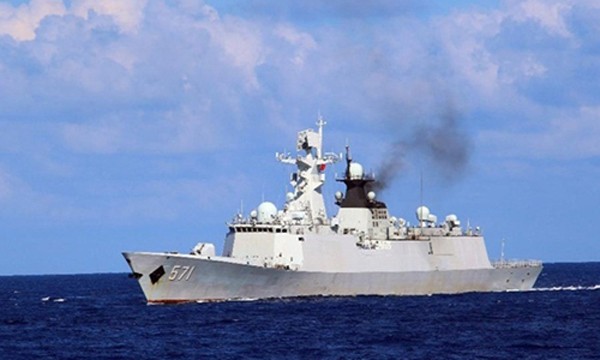Một tàu hải quân Trung Quốc tập trận phi pháp gần quần đảo Hoàng Sa của Việt Nam hồi đầu tháng 7. Ảnh: Xinhua.