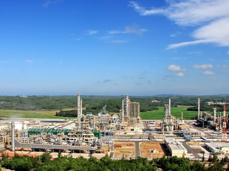 Nhà máy lọc dầu Dung Quất liên tục lãi lớn dù luôn kêu khó khăn.