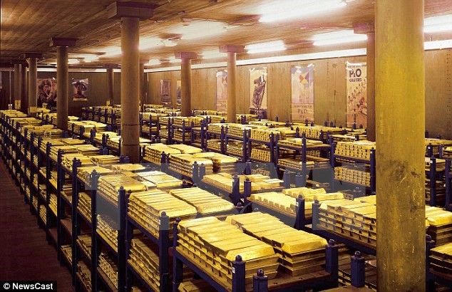 Vàng miếng được xếp tại Ngân hàng Trung ương Anh. (Nguồn: dailymail.co.uk)