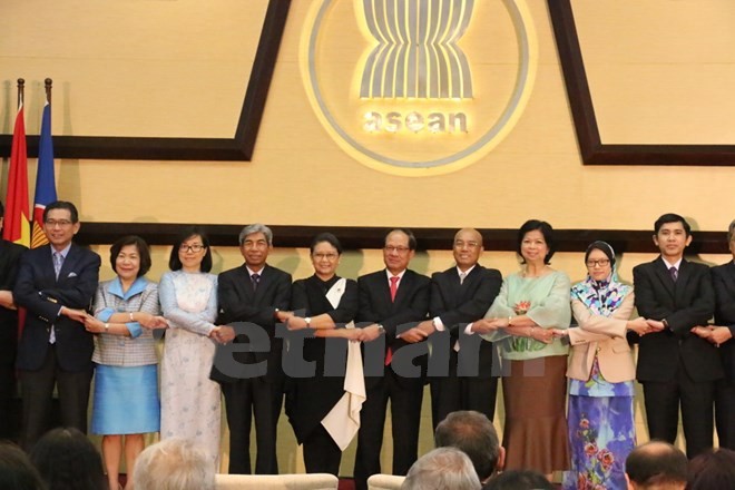 Tổng Thư ký ASEAN Lê Lương Minh và các đại biểu tại lễ kỷ niệm. (Ảnh: Trần Chiến/Vietnam+)