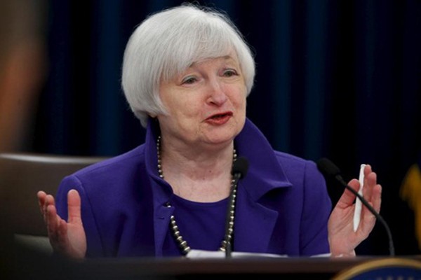 Chủ tịch Fed - bà Janet Yellen phát biểu tăng lãi suất năm ngoái. Ảnh: Reuters