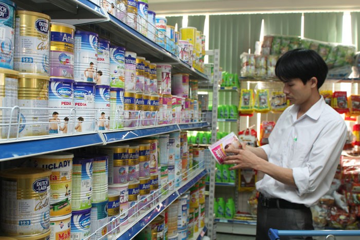 Các công ty sữa của Việt Nam sẽ phải cạnh tranh trong cuộc chiến giành thị phần cùng các thương hiệu sữa lớn trên thế giới. Ảnh: Ngọc Anh