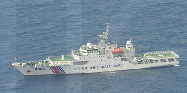 Một trong 10 tàu Trung Quốc trong bức ảnh Philippines chụp ngày 3/9 gần bãi cạn tranh chấp. Ảnh: ABS-CBN NEWS