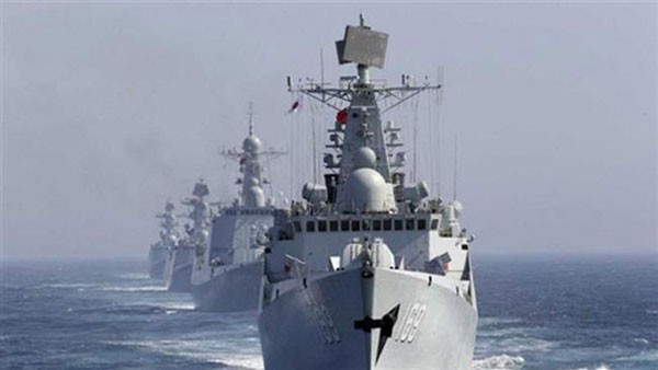 Tàu hải quân Trung Quốc đi qua eo biển Tsushima trên biển Nhật Bản trong một cuộc tập trận chung với Nga. Ảnh: Presstv