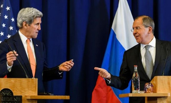 Ngoại trưởng Mỹ John Kerry (trái) và người đồng cấp Nga Sergei Lavrov tại cuộc họp báo chung ở Geneva ngày 8/9. Ảnh: AFP
