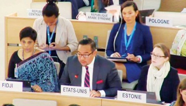 Ông Keith Harper, Đại sứ Mỹ tại Liên Hợp Quốc (giữa) nêu quan ngại về tình hình chính trị Campuchia tại Hội đồng Nhân quyền Liên Hợp Quốc ở Geneva, Thụy Sĩ. Ảnh: UN