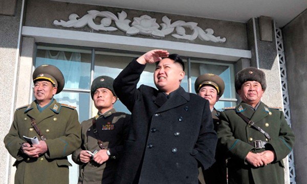 Nhà lãnh đạo Triều Tiên Kim Jong-un và các tướng lĩnh quân đội. Ảnh:KCNA