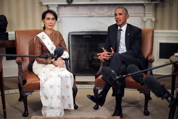 Tổng thống Mỹ Obama hội đàm với lãnh đạo Myanmar Aung San Suu Kyi tại Nhà Trắng hôm 14/9. Ảnh: Reuters