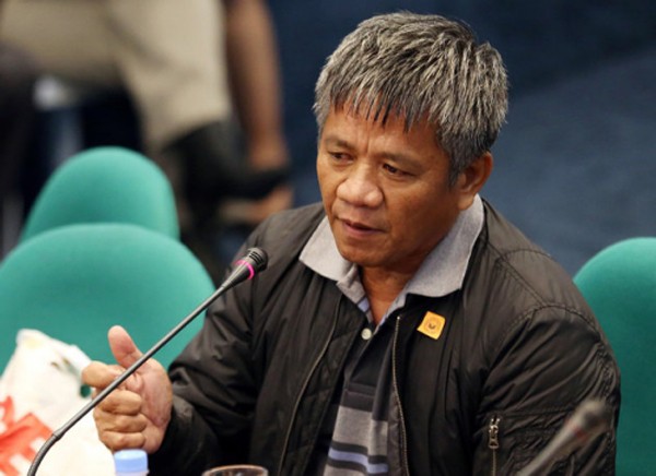 Edgar Matobato, người tự nhận từng là sát thủ thuộc "biệt đội tử thần" ở Davao, trong phiên điều trần thượng viện hôm 15/9. Ảnh: AP