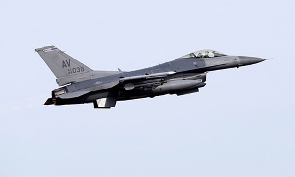 Một chiến đấu cơ F-16. Ảnh: Reuters.