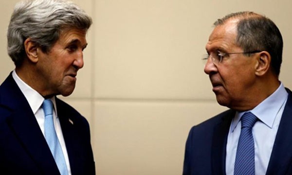 Ngoại trưởng Mỹ John Kerry (trái) và người đồng cấp Nga Sergei Lavrov. Ảnh:Reuters.