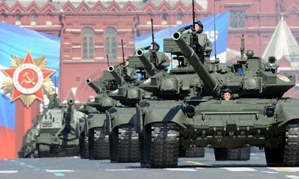 Xe tăng T-90 diễu binh tại Quảng trường Đỏ, Moscow. Ảnh: AFP