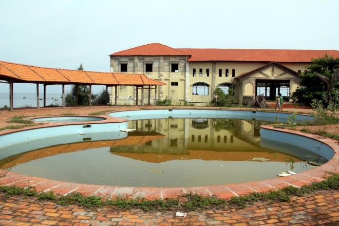 Biệt thự, resort cao cấp bỏ hoang ở ven biển Bình Thuận
