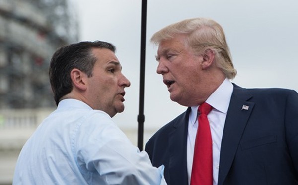 Thượng nghị sĩ Ted Cruz (trái) hôm qua tuyên bố sẽ ủng hộ ứng viên tổng thống Mỹ đảng Cộng hòa Donald Trump. Ảnh minh họa: AFP
