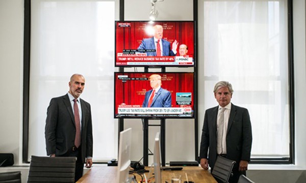 Peter Daou (trái) và David Brock tại văn phòng của Shareblue ở New York. Ảnh:New York Times