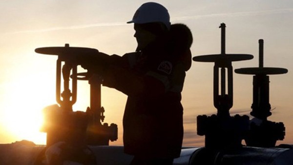 Các nước OPEC đều muốn kéo giá dầu lên. Ảnh: Reuters