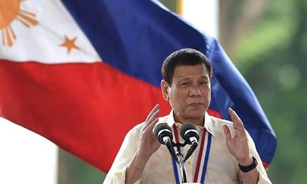 Tổng thống Duterte xin lỗi vì sai sót trong danh sách quan chức dính líu buôn bán ma túy. Ảnh: CNBC.