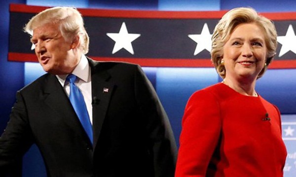 Ứng viên đảng Dân chủ Hillary Clinton và ứng viên đảng Cộng hòa Donald Trump tại cuộc tranh luận đầu tiên ngày 26/9. Ảnh:Reuters