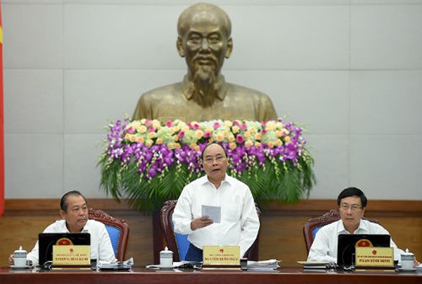Thủ tướng Nguyễn Xuân Phúc yêu cầu các bộ, ngành phải nỗ lực để đạt mục tiêu tăng trưởng GDP năm 2016 đạt 6,3 - 6,5%. Ảnh: VGP