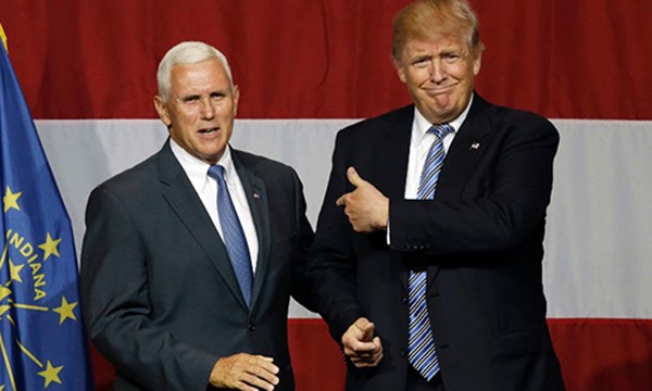 Ông Mike Pence, trái, ứng viên phó tổng thống của đảng Cộng hòa, và ông Donald Trump. Ảnh: CNN