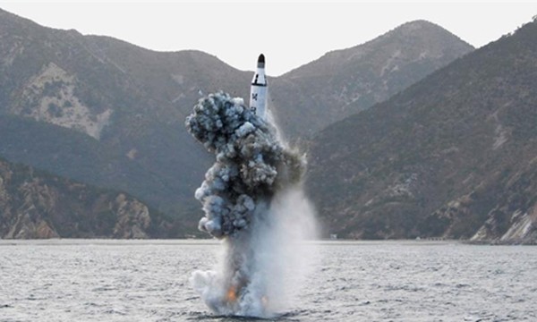 Triều Tiên phóng thử tên lửa đạn đạo từ tàu ngầm ngày 24/8. Ảnh minh họa: Reuters.