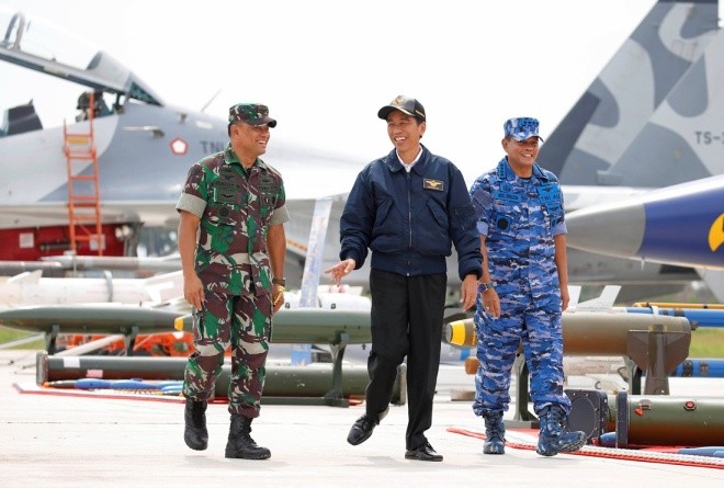 Tổng thống Indonesia lên chiến đấu cơ Sukhoi ở Biển Đông