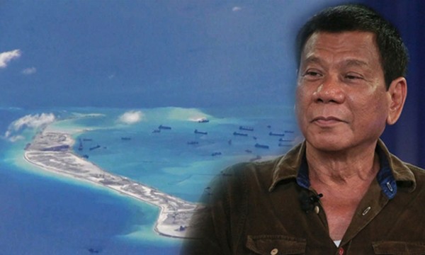 Tổng thống Duterte nói sẽ không đề cập vấn đề bãi cạn Scarborough khi thăm Trung Quốc. Ảnh: ABS-CBN.