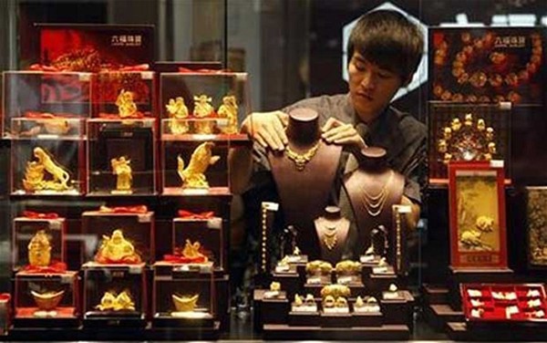 Sự trở lại của các nhà buôn vàng Trung Quốc khiến giá phục hồi. Ảnh: Telegraph.