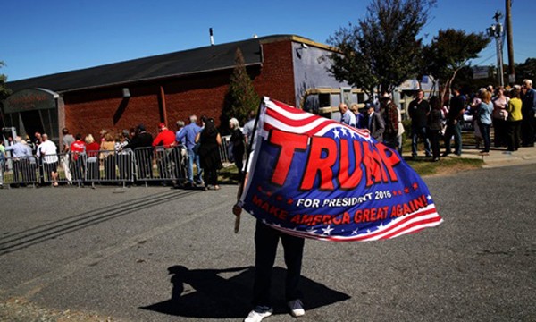 Người ủng hộ ông Trump đến dự một cuộc vận động tranh cử ở thành phố Charlotte, bang Bắc Carolina. Ảnh: New York Times