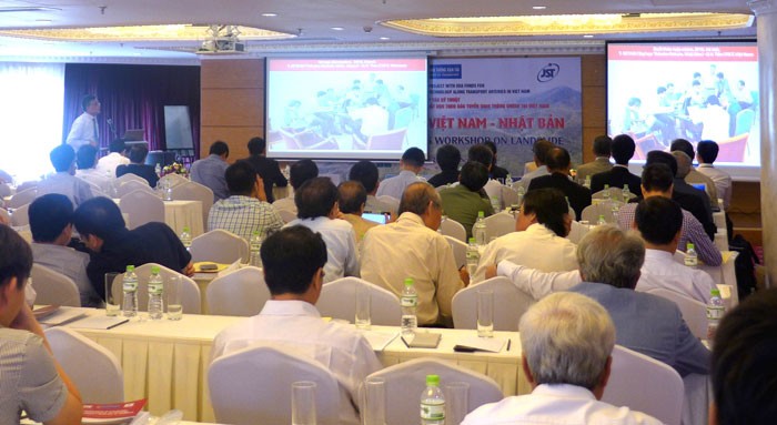 Hội thảo tổng kết Dự án Phát triển công nghệ đánh giá rủi ro trượt đất dọc theo các tuyến huyết mạch giao thông ở Việt Nam. Ảnh: Trung Hiếu