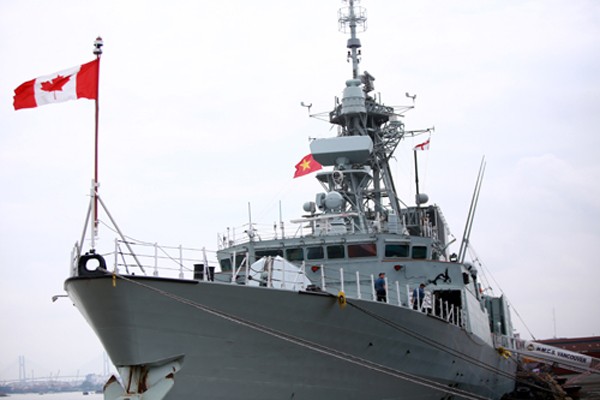 Chiến hạm HMCS Vancouver cập cảng Sài Gòn. Ảnh: Quốc Thắng.
